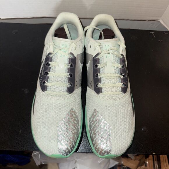 New Nike Zoom Rival Waffle 6 Barely Green Spikeless DX7998-300 Size 9.5 main image 4